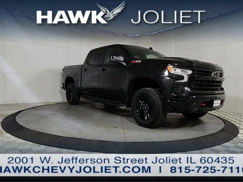Used 2024 Chevrolet Silverado 1500 LT Trail Boss w/ Convenience Package II AWD/4WD image 2