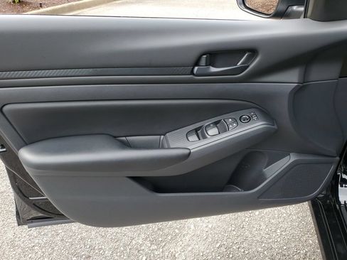 Certified 2025 Nissan Altima 2.5 S FWD image 11
