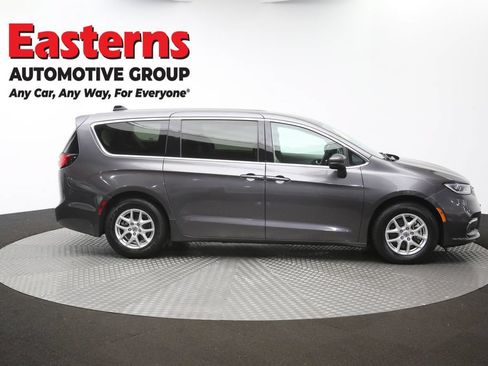 Used 2023 Chrysler Pacifica Touring-L FWD image 46