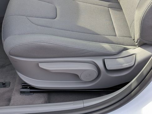 New 2026 Hyundai Elantra SE image 18