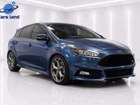 Used 2018 Ford Focus ST FWD image 2