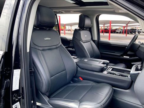 Used 2025 Ford Expedition Platinum AWD/4WD image 9