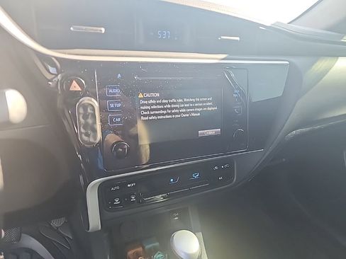Used 2018 Toyota Corolla LE FWD image 7