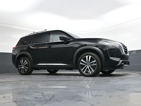 Used 2024 Nissan Pathfinder Platinum w/ Cargo Package image 40