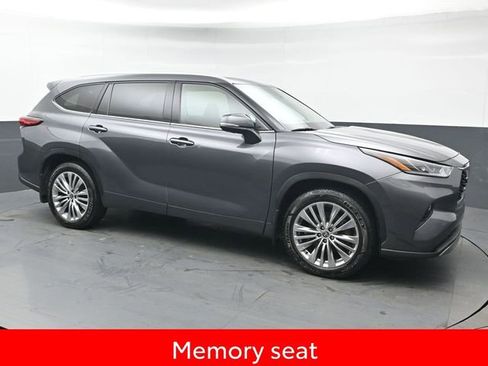 Used 2023 Toyota Highlander Platinum image 9