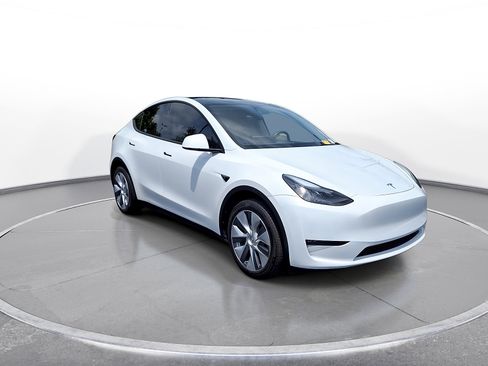Used 2023 Tesla Model Y Long Range AWD/4WD image 2