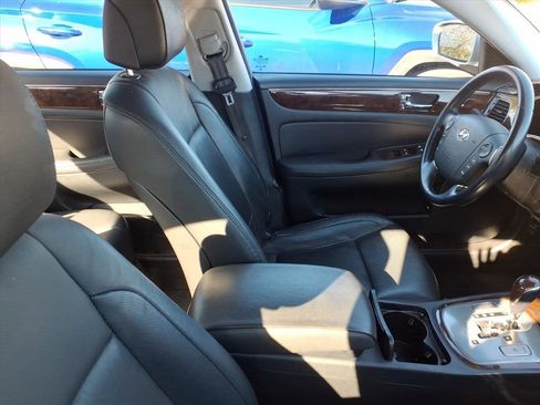 Used 2011 Hyundai Genesis 3.8 image 11