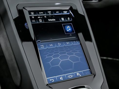 Used 2022 Lamborghini Huracan EVO RWD image 28