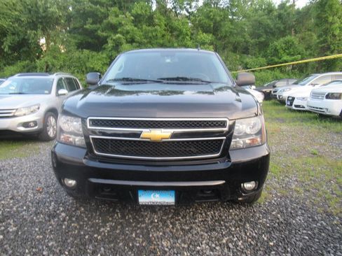 Used 2013 Chevrolet Suburban LT image 2