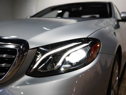Used 2017 Mercedes-Benz E 300 image 11