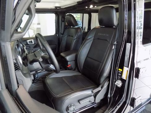 Certified 2022 Jeep Wrangler Unlimited Sahara w/ LED Lighting Group AWD/4WD image 20