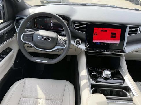 Certified 2025 Jeep Wagoneer 4WD image 16