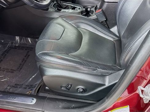 Used 2019 Jeep Cherokee Limited w/ Luxury Group image 19