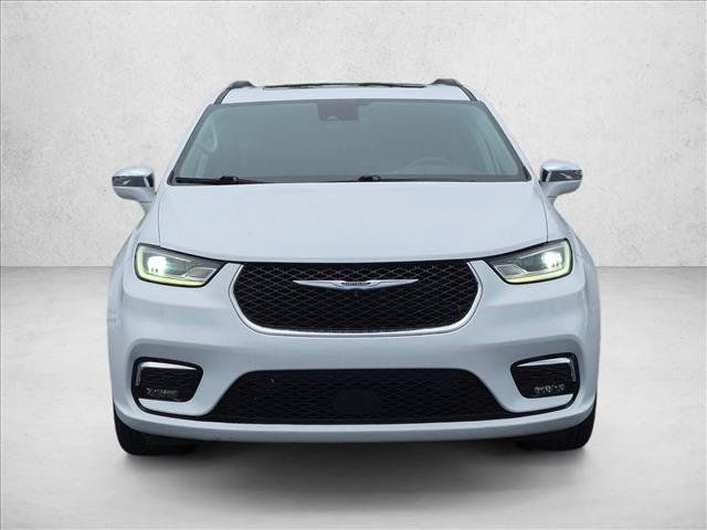 Used 2022 Chrysler Pacifica Limited FWD image 2