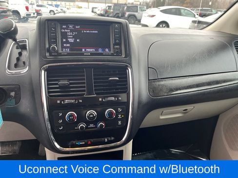 Used 2019 Dodge Grand Caravan SE w/ UConnect Hands-Free Group image 12