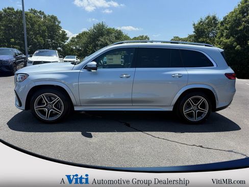 Used 2025 Mercedes-Benz GLS 450 4MATIC image 5
