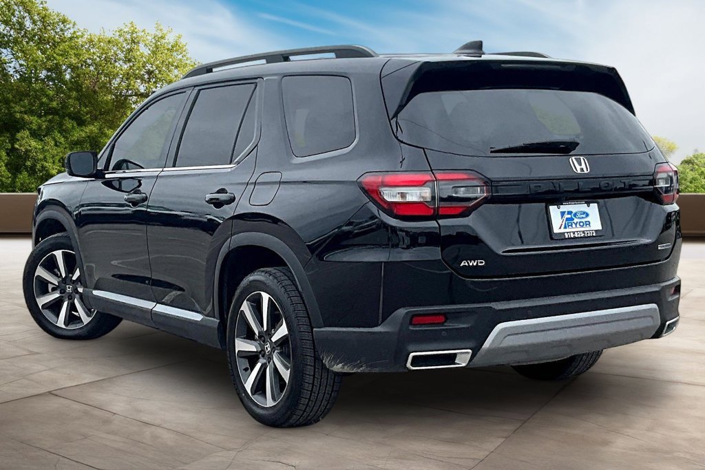 Used 2023 Honda Pilot Touring image 12