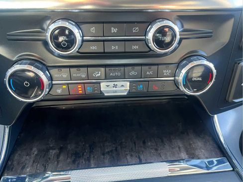 Used 2022 Ford F150 Lariat w/ Equipment Group 502A High image 44