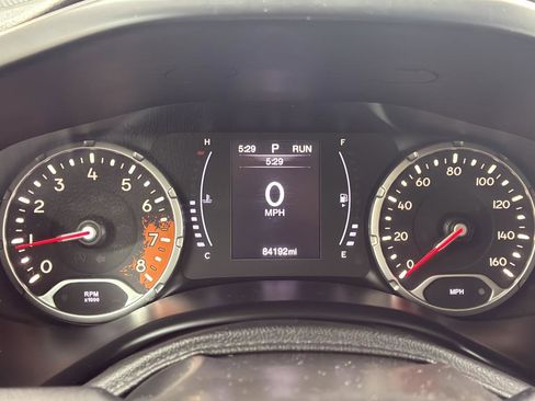 Used 2018 Jeep Renegade Latitude FWD image 31