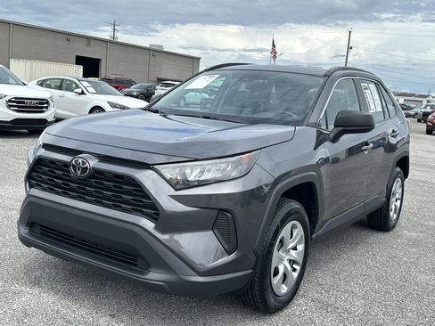 Used 2021 Toyota RAV4 LE AWD/4WD image 4
