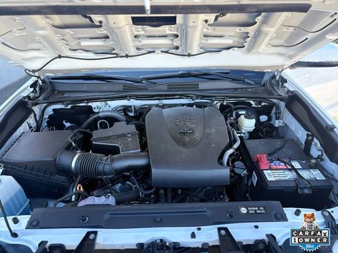 Used 2017 Toyota Tacoma TRD Sport image 27