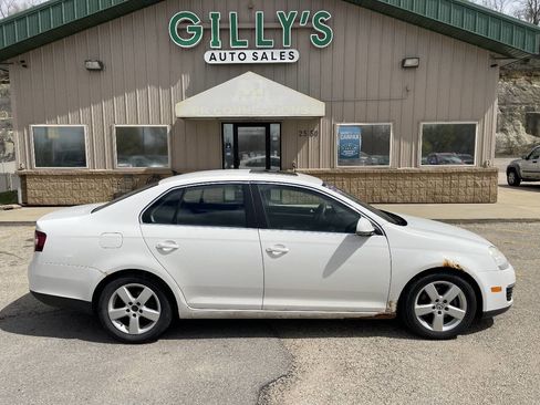 Used 2009 Volkswagen Jetta SEL image 1
