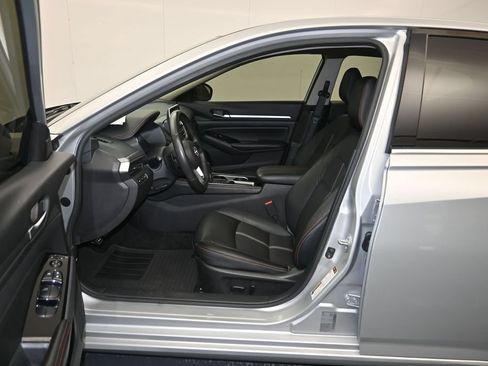 Used 2024 Nissan Altima 2.5 SR FWD image 20
