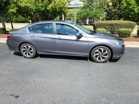 Used 2016 Honda Accord EX image 11