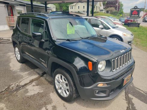 Used 2015 Jeep Renegade Latitude w/ Popular Equipment Group AWD/4WD image 8