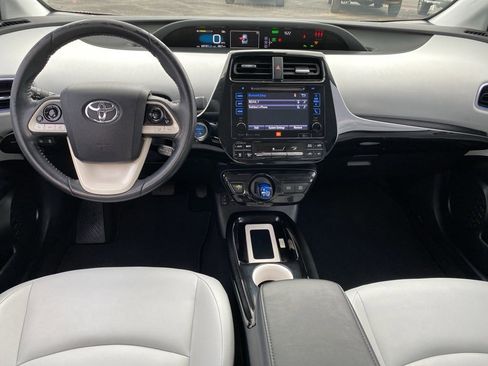 Used 2017 Toyota Prius Four Touring image 4