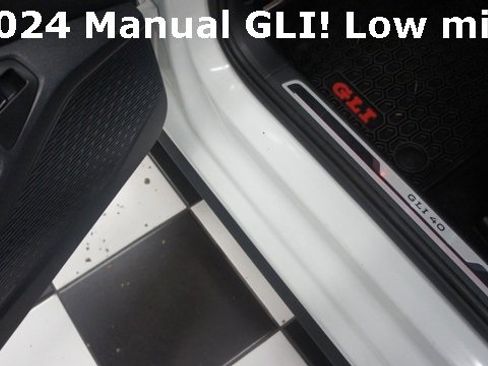 Used 2024 Volkswagen Jetta GLI 40th Anniversary Edition image 29