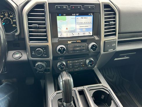 Used 2018 Ford F150 Platinum w/ Equipment Group 701A Luxury image 4