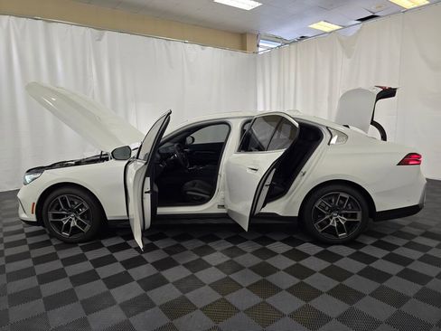 Used 2026 BMW 530i xDrive w/ Premium Package image 13