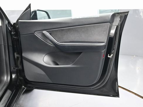 Used 2022 Tesla Model Y Performance image 40