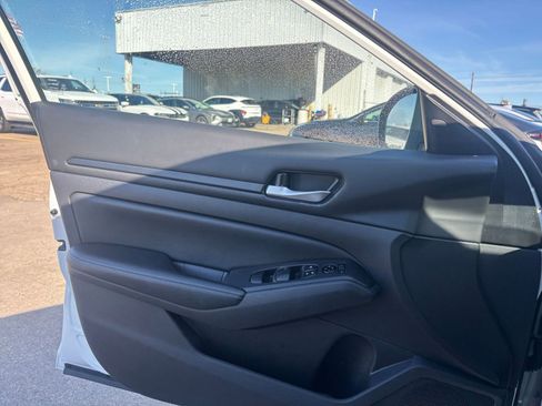 Used 2025 Nissan Altima 2.5 SV image 18