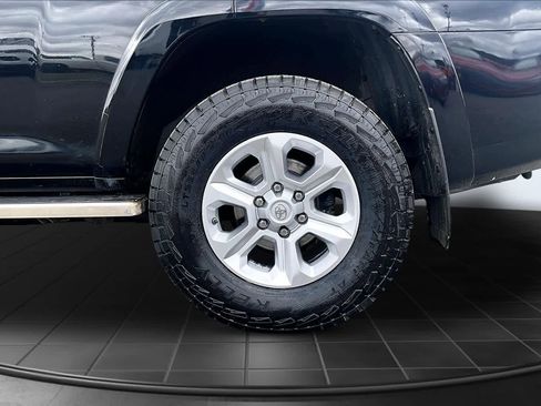Used 2020 Toyota 4Runner SR5 AWD/4WD image 35
