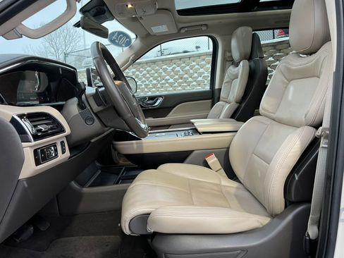 Used 2024 Lincoln Navigator L Reserve w/ Monochromatic Package image 4