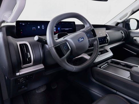 Used 2025 Ford Expedition Active AWD/4WD image 16