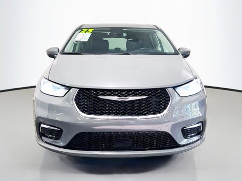 Used 2023 Chrysler Pacifica Touring-L FWD image 11