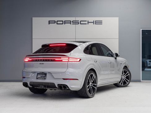 Used 2025 Porsche Cayenne Turbo image 7