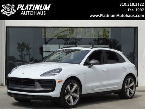Used 2023 Porsche Macan Turbo image 1