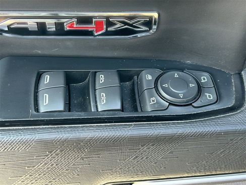 Used 2022 GMC Sierra 1500 AT4X image 23