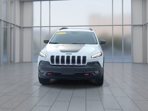Used 2016 Jeep Cherokee Trailhawk AWD/4WD image 3
