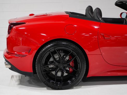 Used 2017 Ferrari California T RWD image 22