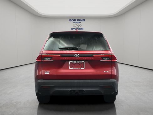 Used 2024 Toyota Grand Highlander XLE FWD image 24