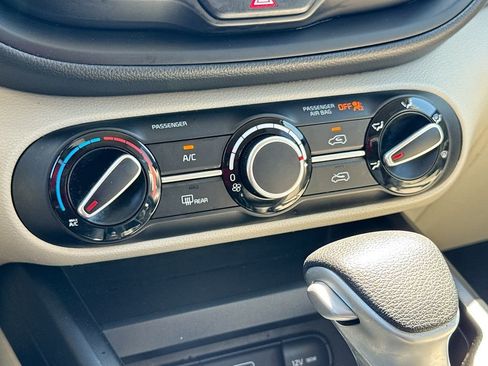 Used 2025 Kia Soul LX FWD image 27