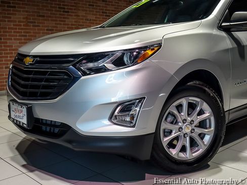 Used 2021 Chevrolet Equinox LS w/ LS Convenience Package FWD image 3