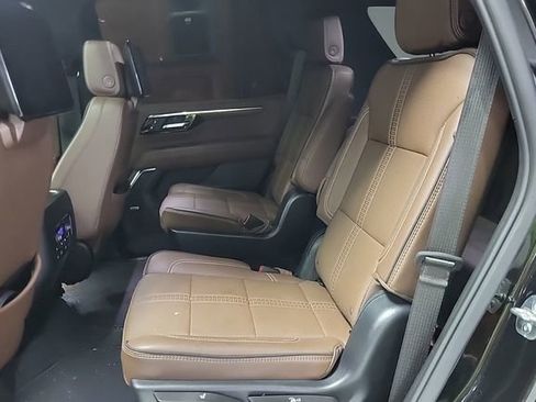 Used 2025 Chevrolet Tahoe High Country image 10