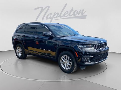 Used 2025 Jeep Grand Cherokee Laredo X w/ Luxury Tech Group I RWD image 3