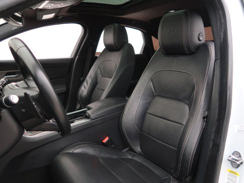 Used 2016 Jaguar XF S RWD image 12
